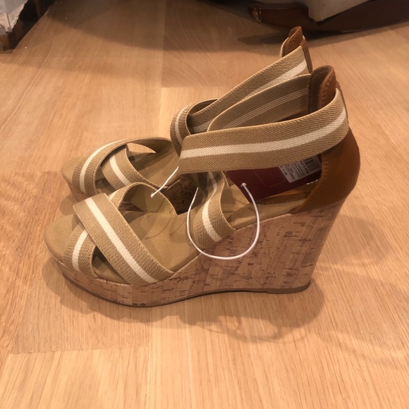 Merona Wedge Shoes - Picture 2 of 5